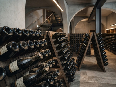 Sekt in Keller